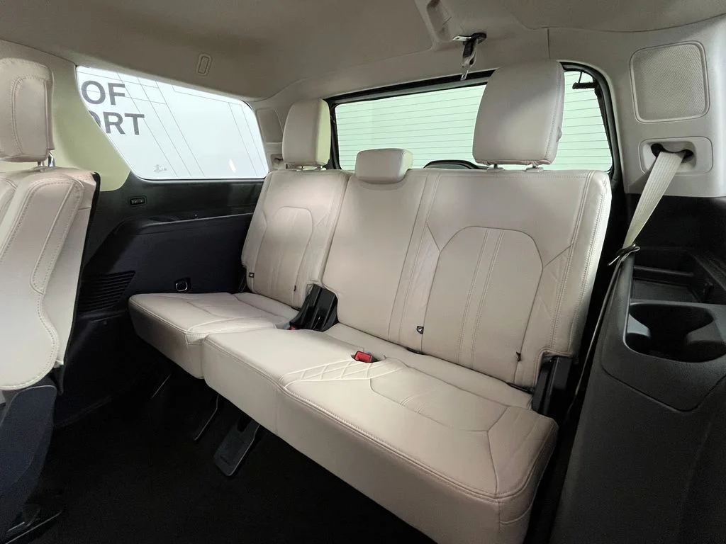 Used 2022 White Ford Platinum image 23