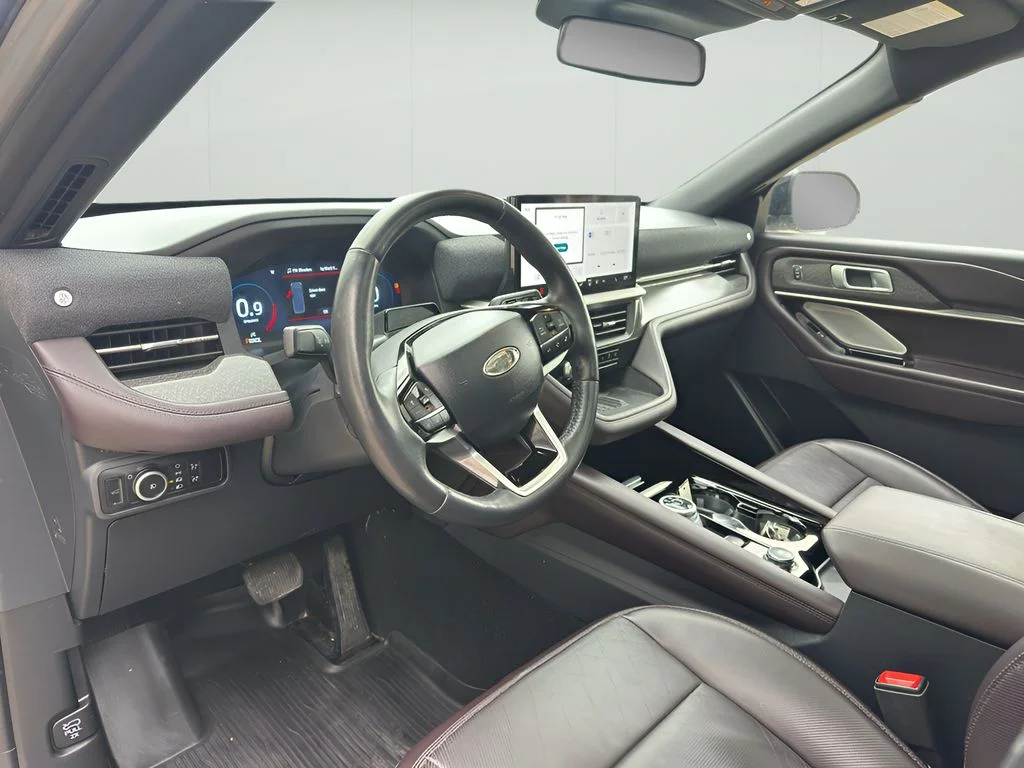 Used 2025 Iconic Silver Metallic Ford Platinum image 33