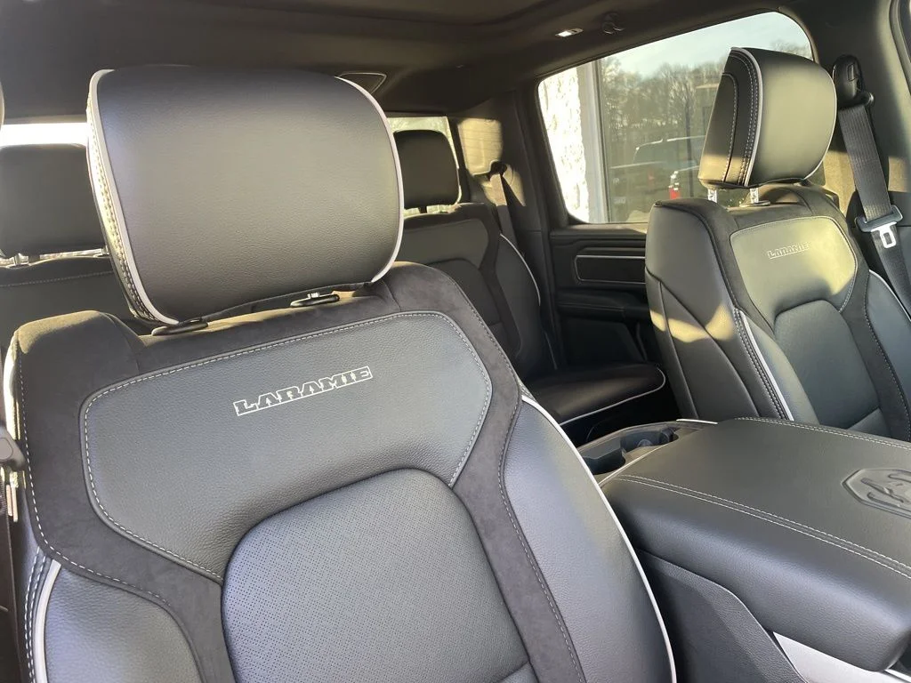 New 2026 Diamond Black Crystal Pearl-Coat Exterior Paint RAM Laramie image 16