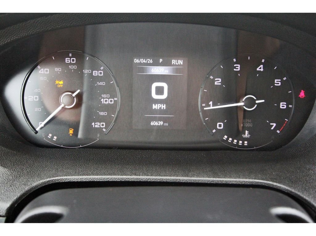 Used 2025 White Ram Base image 17