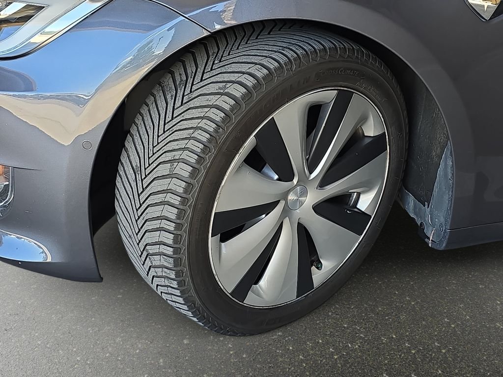 Used 2021  Tesla Long Range image 32