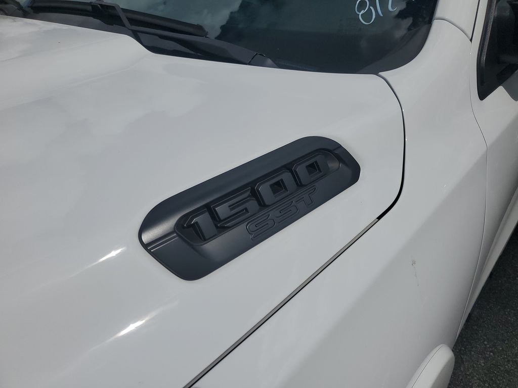 Used 2025 White Ram Big Horn/Lone Star image 5