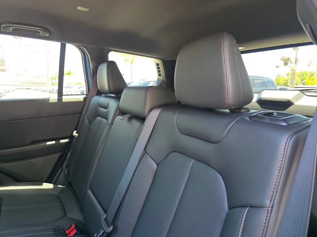 New 2026 Hydro Blue Pearl-Coat Exterior Paint Jeep Limited image 21