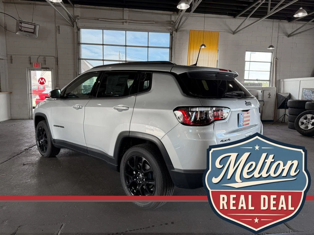 New 2025 Silver Jeep Latitude image 17