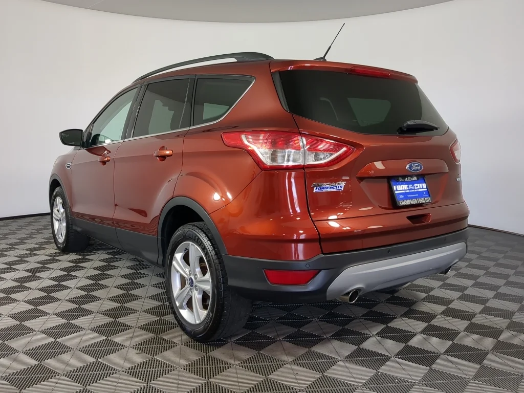 Used 2016 Red Ford SE image 6