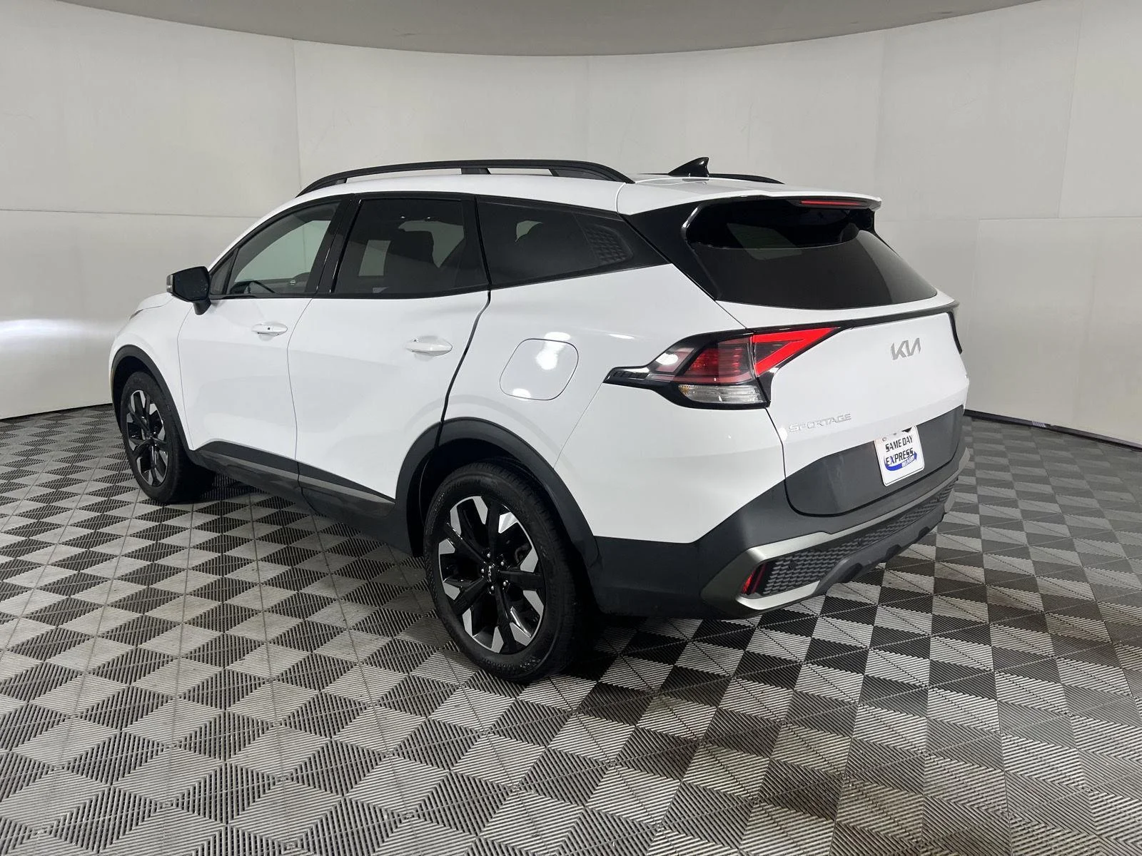 Used 2023 Glacial White Pearl Kia X-Line image 11