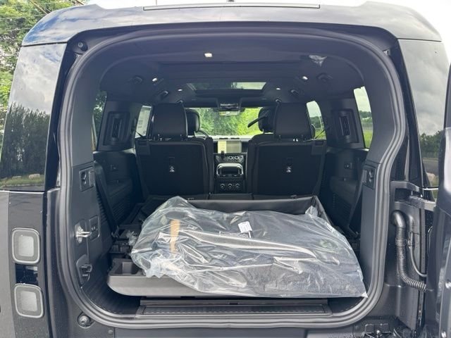 New 2026 Carpathian Grey Land Rover X-Dynamic SE image 10