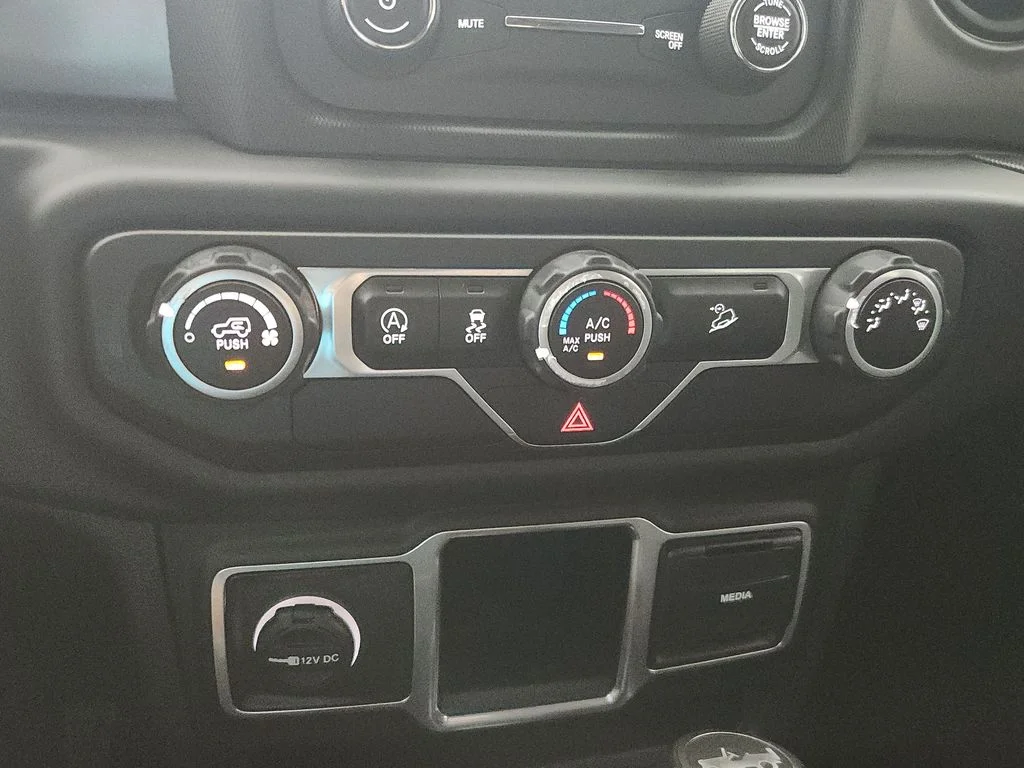Used 2018 White Jeep Unlimited Sport image 29