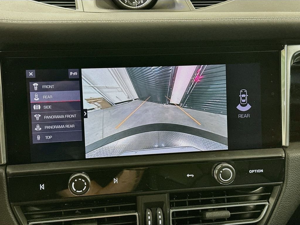 Used 2025  Porsche  image 15