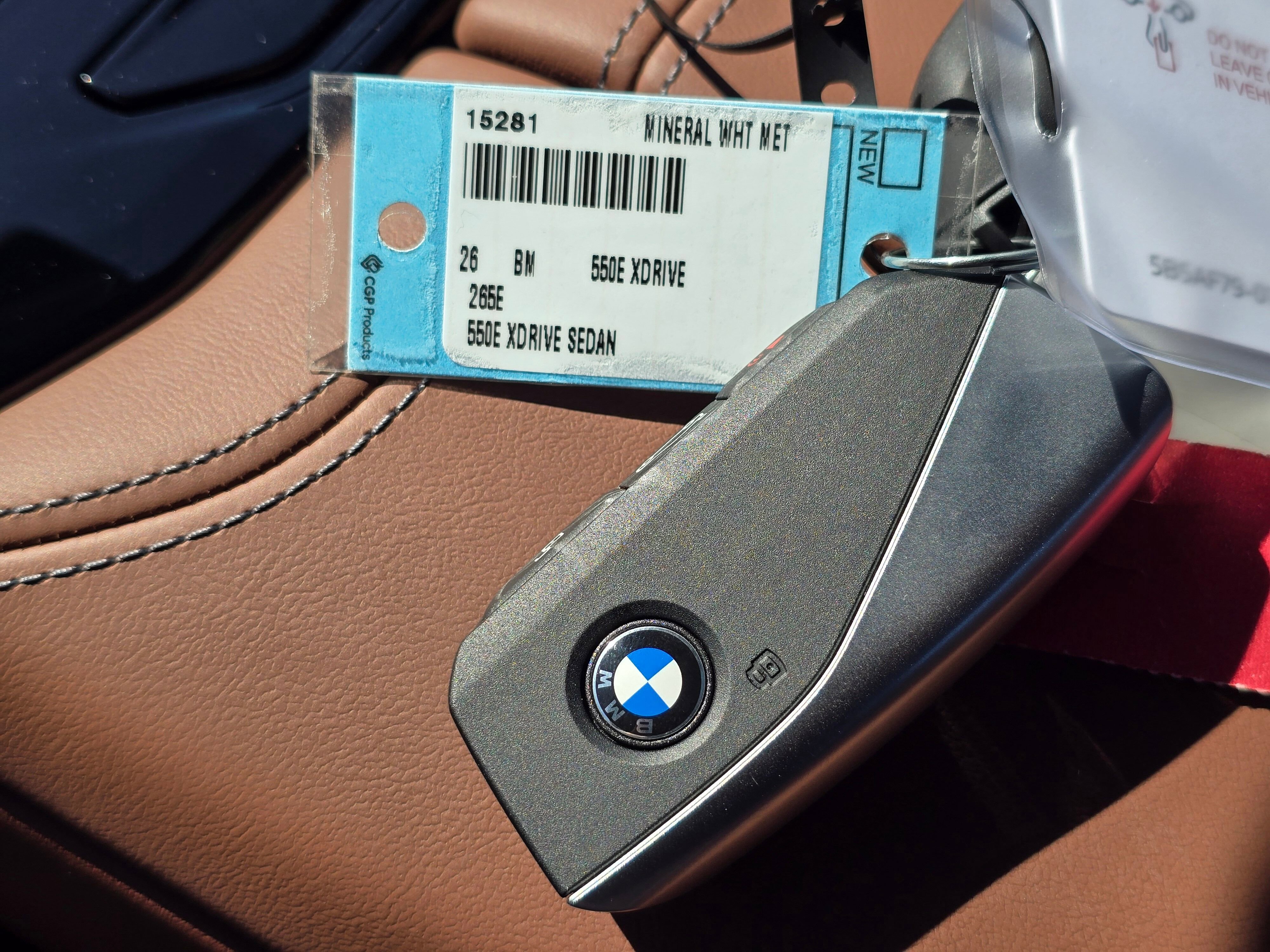 2026 BMW 5 Series 550e - Photo 62