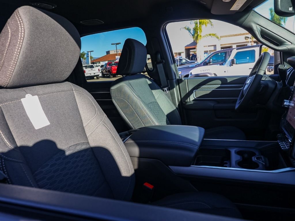 New 2026 Diamond Black Crystal Pearl-Coat Exterior Paint RAM Big Horn Night Edition image 18