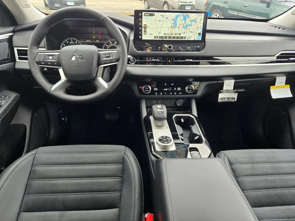 2026 Mitsubishi Outlander SE - Photo 13