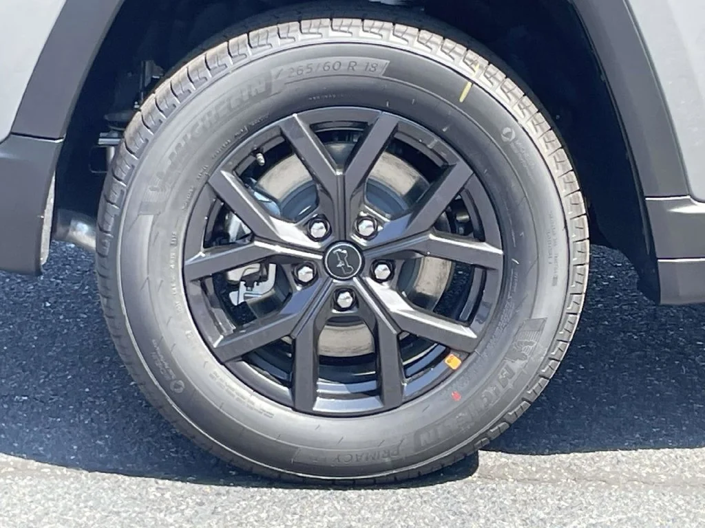New 2027 Sting-Gray Clear-Coat Paint Jeep Laredo Altitude image 13