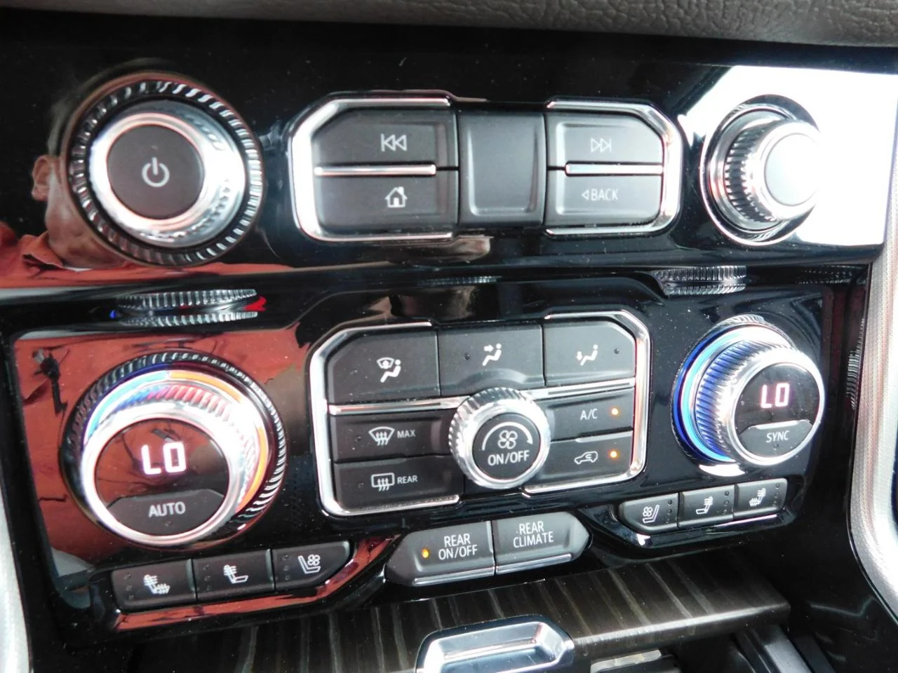 Used 2021 White GMC 4WD 4dr Denali image 54