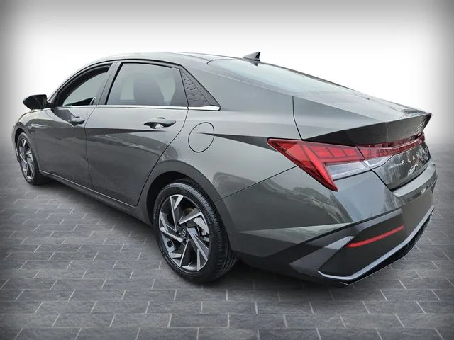 Used 2024 Gray Hyundai SEL image 6