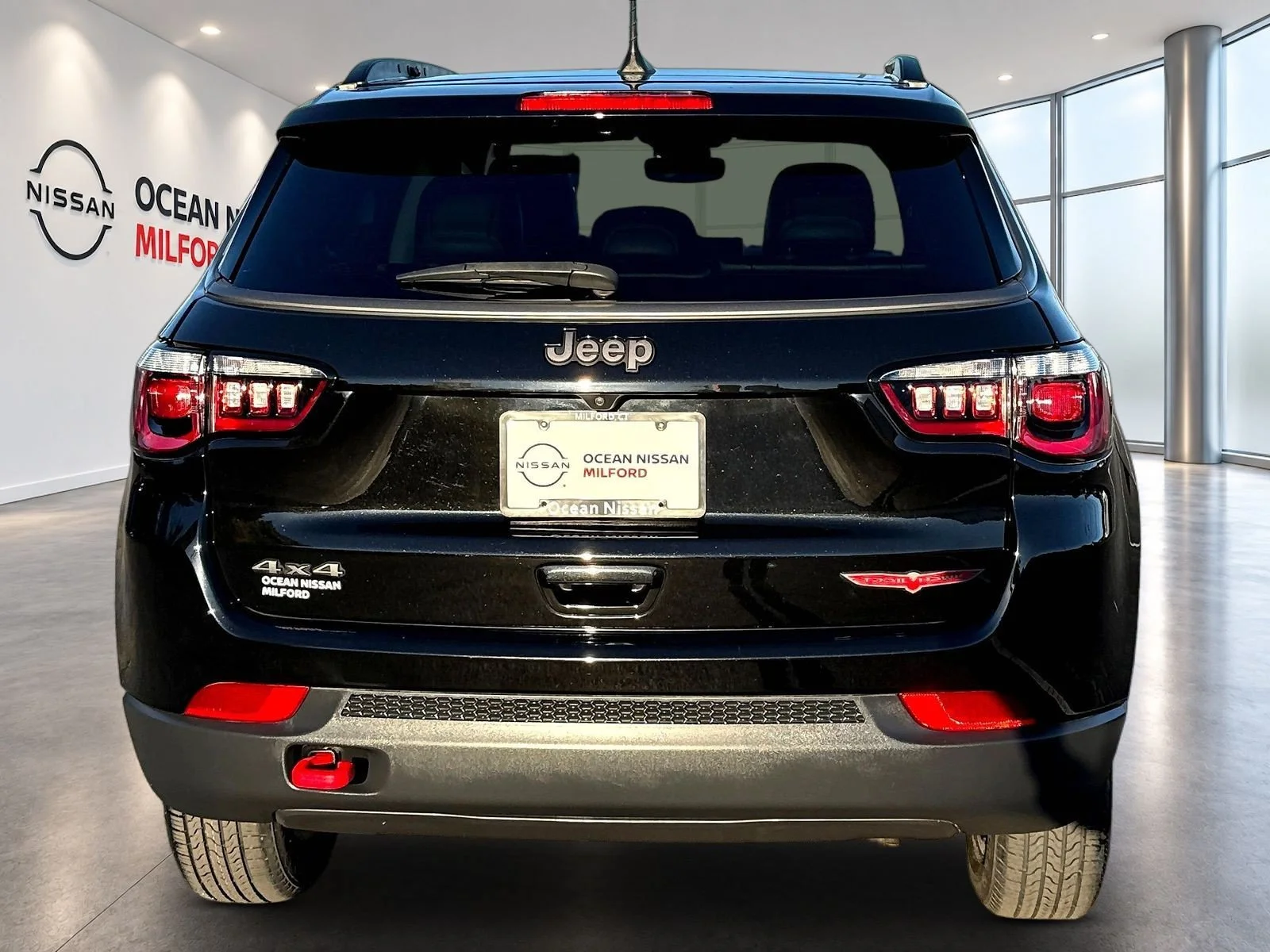 Used 2022 Diamond Black Jeep Trailhawk image 5