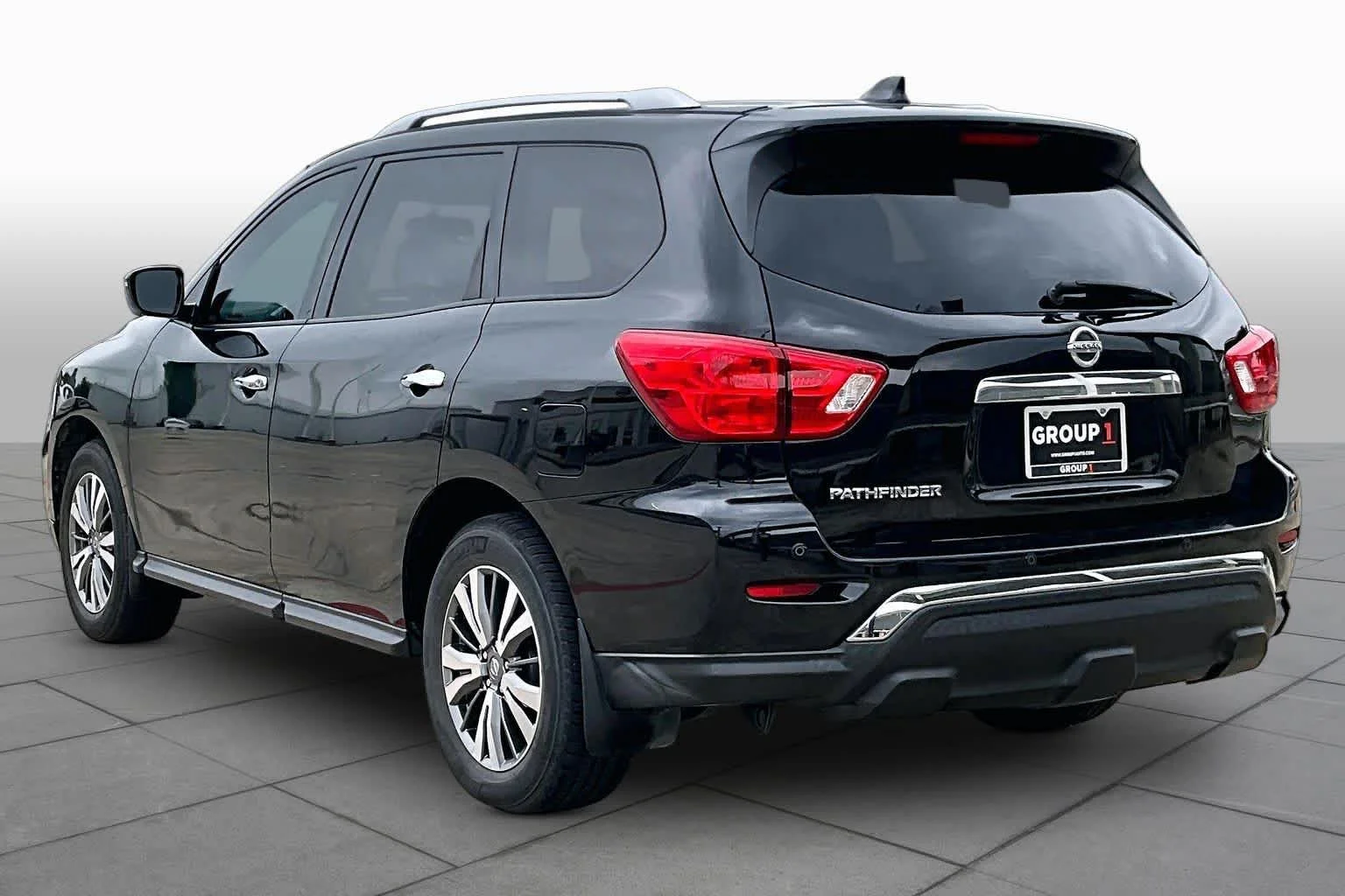 Used 2020 Magnetic Black Pearl Nissan S image 11