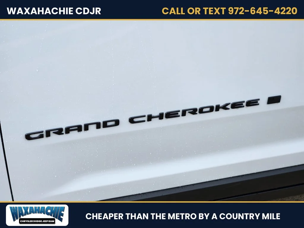 New 2026 Bright White Clear-Coat Exterior Paint Jeep Altitude image 9