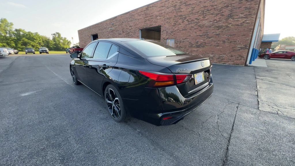 Used 2024 Black Nissan 2.5 SR image 6