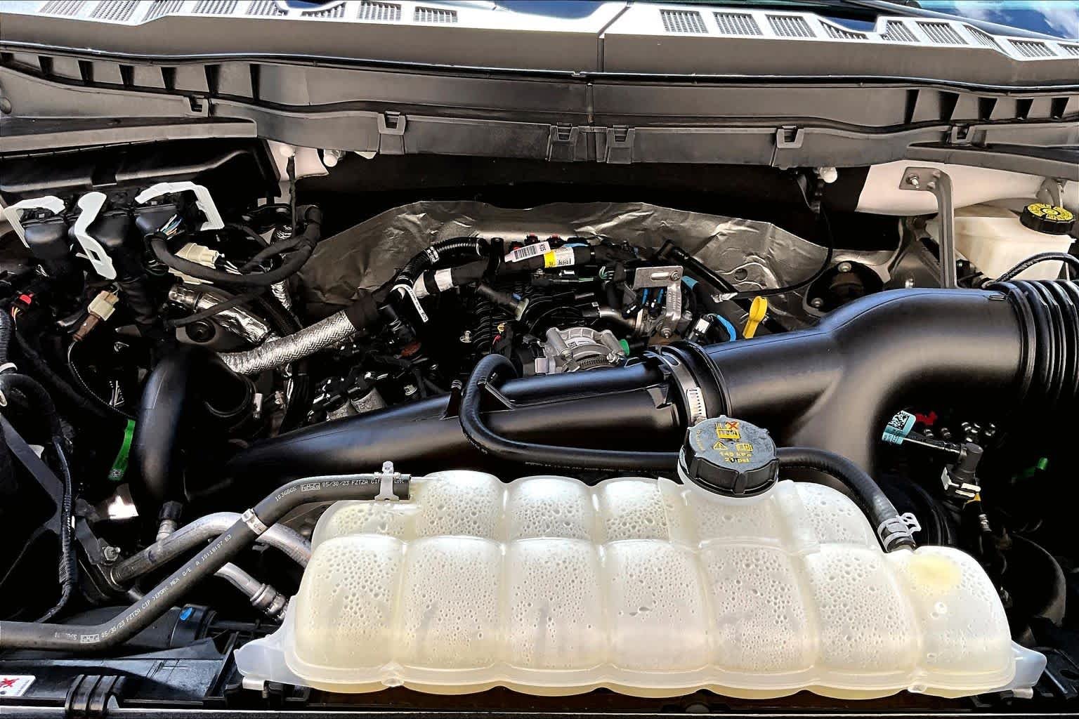 Used 2023 Oxford White Ford XLT image 33