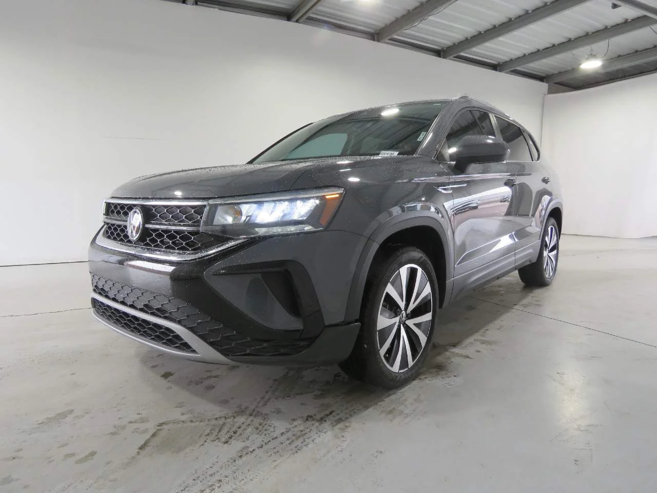 Used 2023 Pure Gray Volkswagen SE image 1