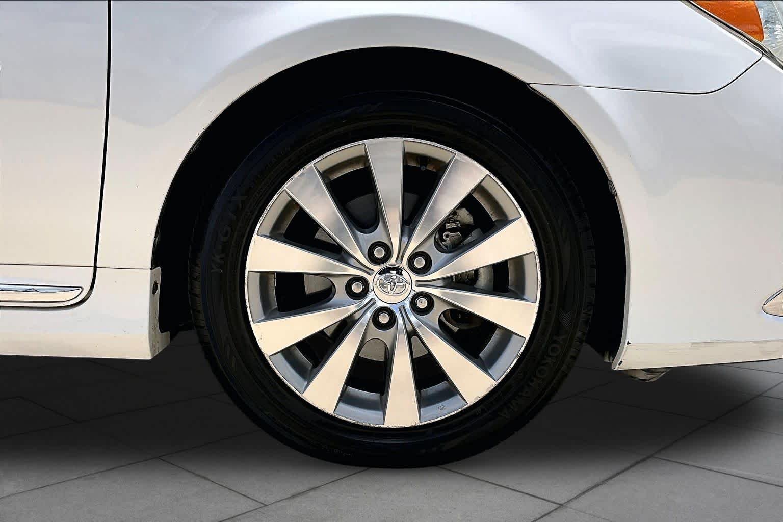 Used 2012 Blizzard Pearl Toyota Limited image 11