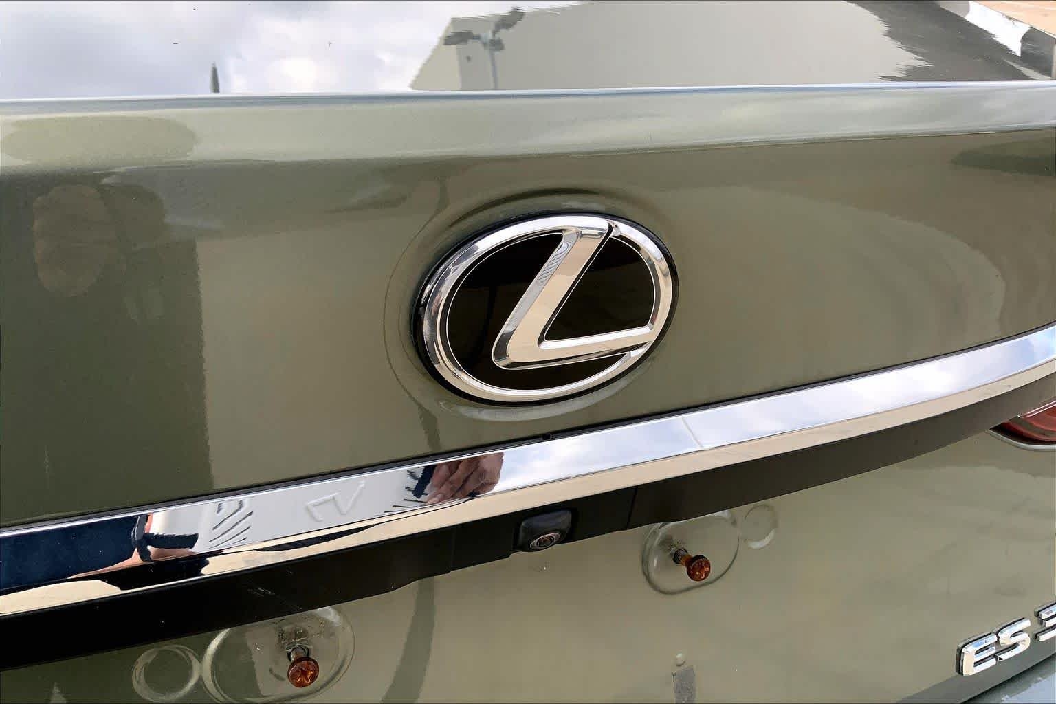Used 2019 Sunlit Green Lexus  image 30