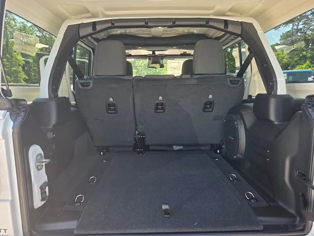 New 2026 Bright White Clear-Coat Exterior Paint Jeep 85th Anniversary Edition image 30