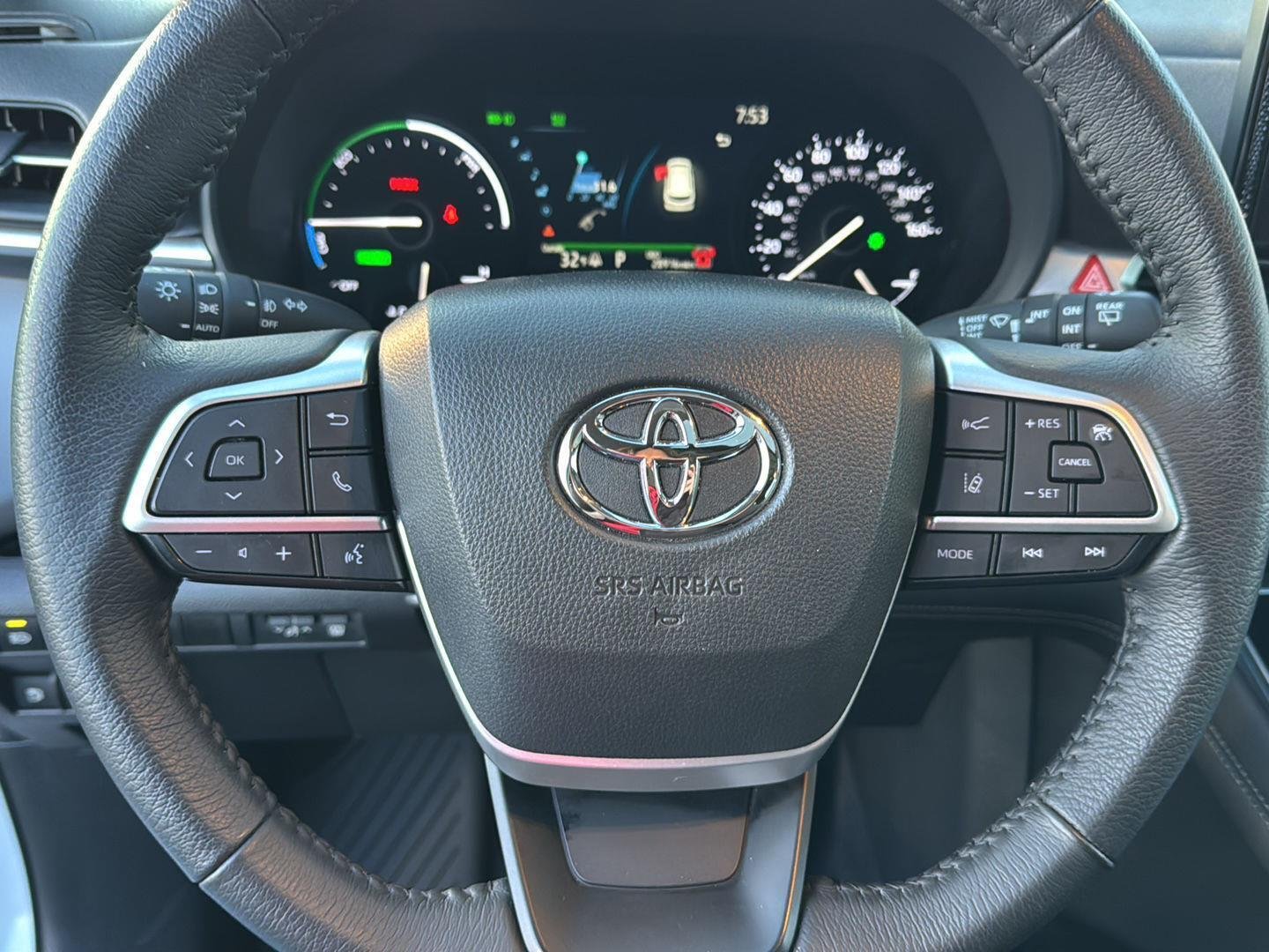 Certified Used 2025 Wind Chill Pearl Toyota XLE 7-Passenger image 15