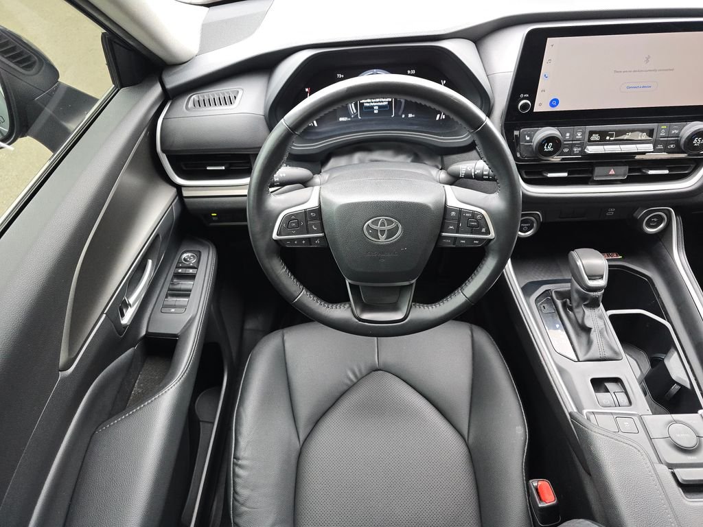 Used 2024 White Toyota XLE image 17