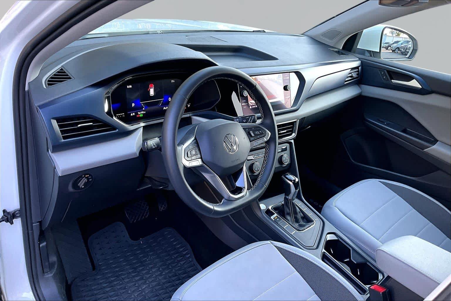 Used 2022 Pure White Volkswagen SE image 18