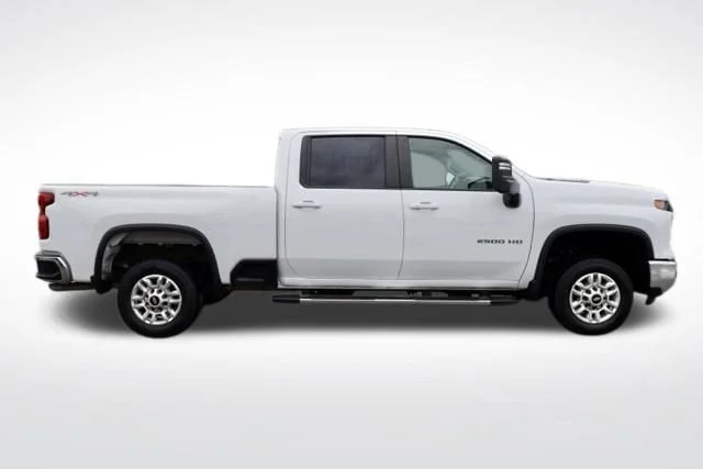 Used 2025 Summit White Chevrolet LT image 13