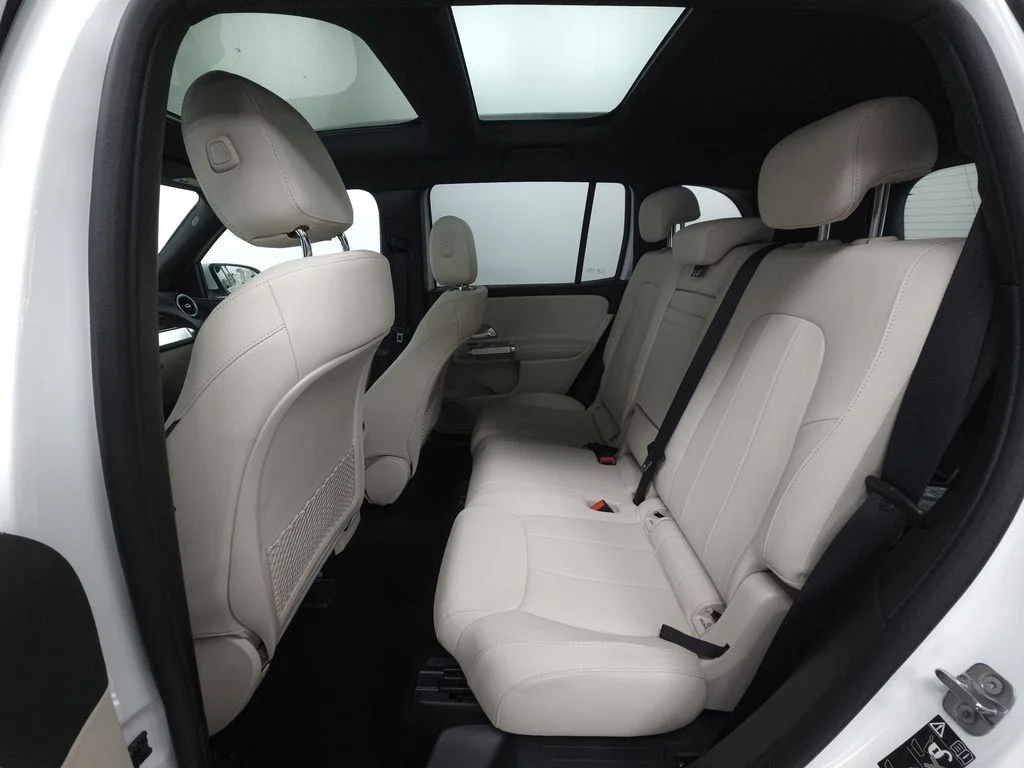 Certified Used 2026 Polar White Mercedes-Benz GLB 250 image 22