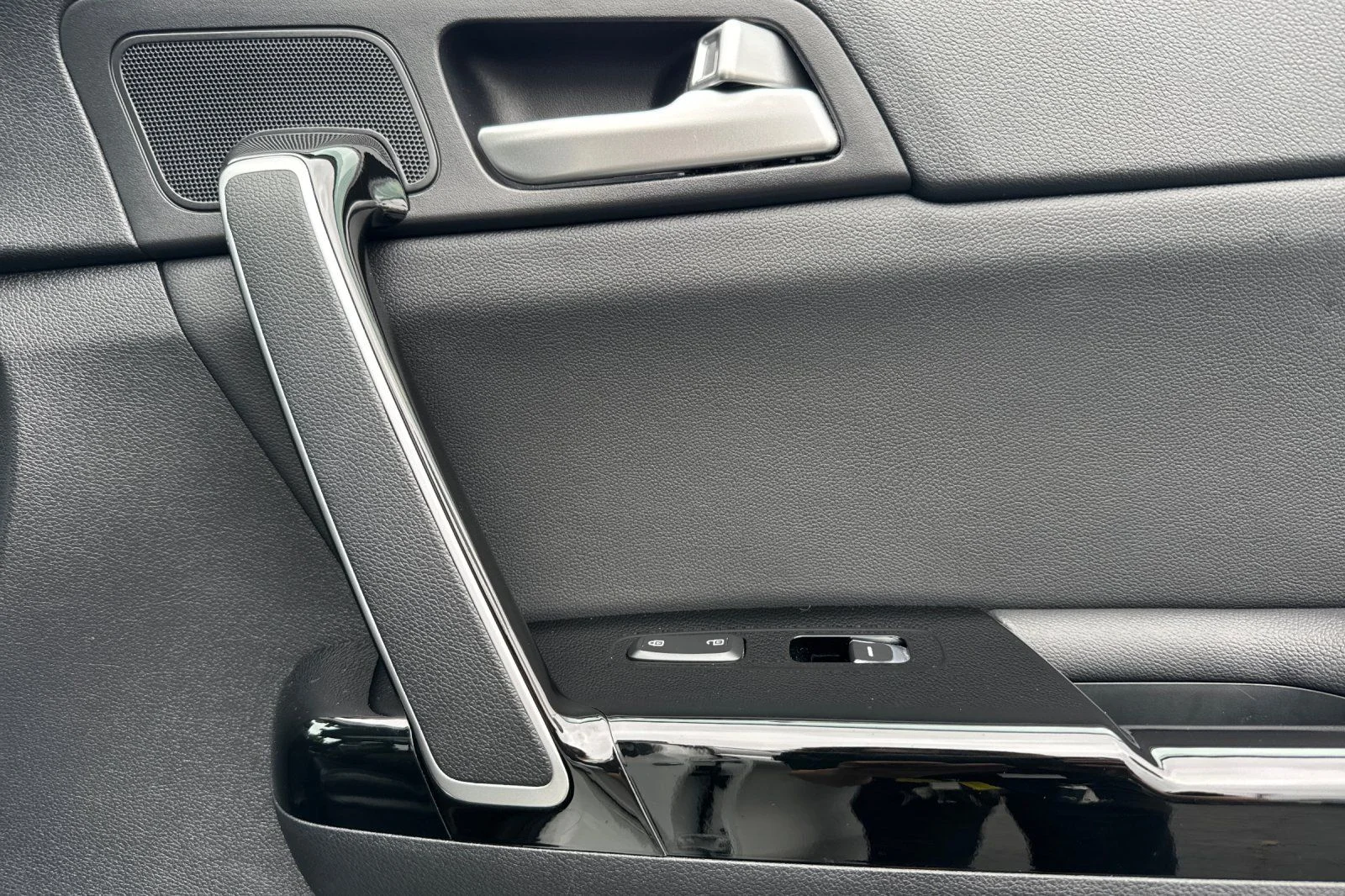 Certified Used 2019 Snow White Pearl Kia EX image 14