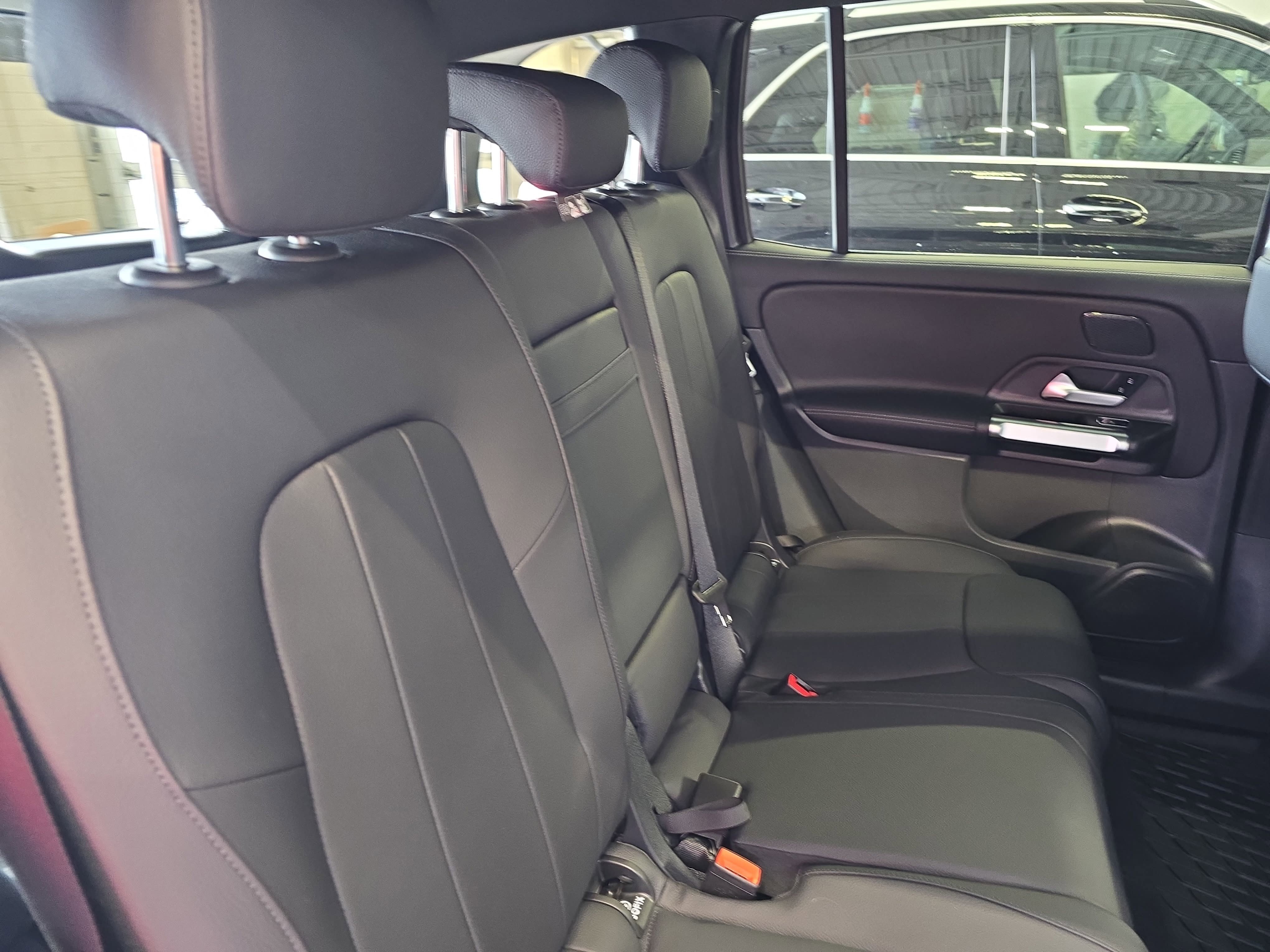 New 2026 Mountain Grey Metallic Mercedes-Benz GLB250 image 12