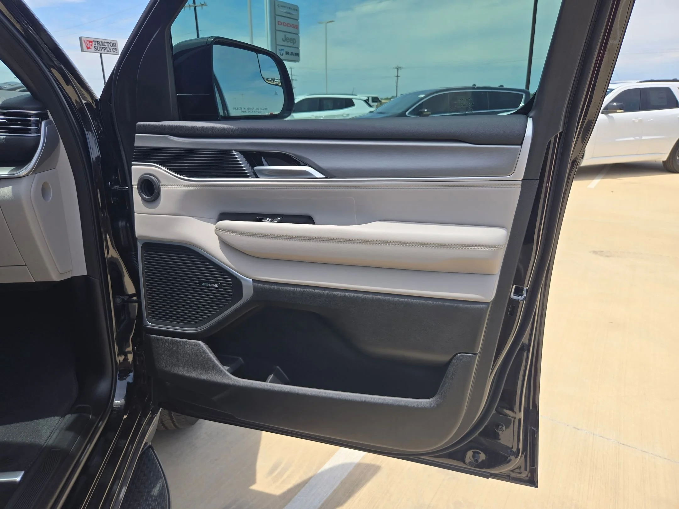 New 2026 High Gloss Black Exterior Paint Jeep  image 28