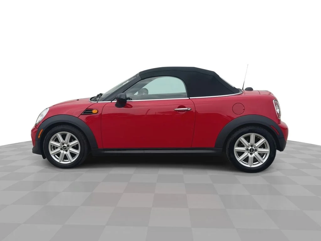 Used 2013 Red MINI  image 5