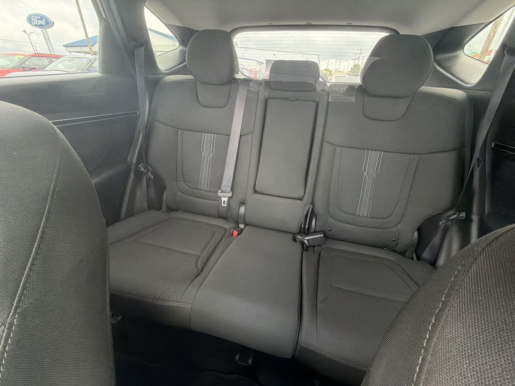 Used 2023 White Hyundai SEL image 27