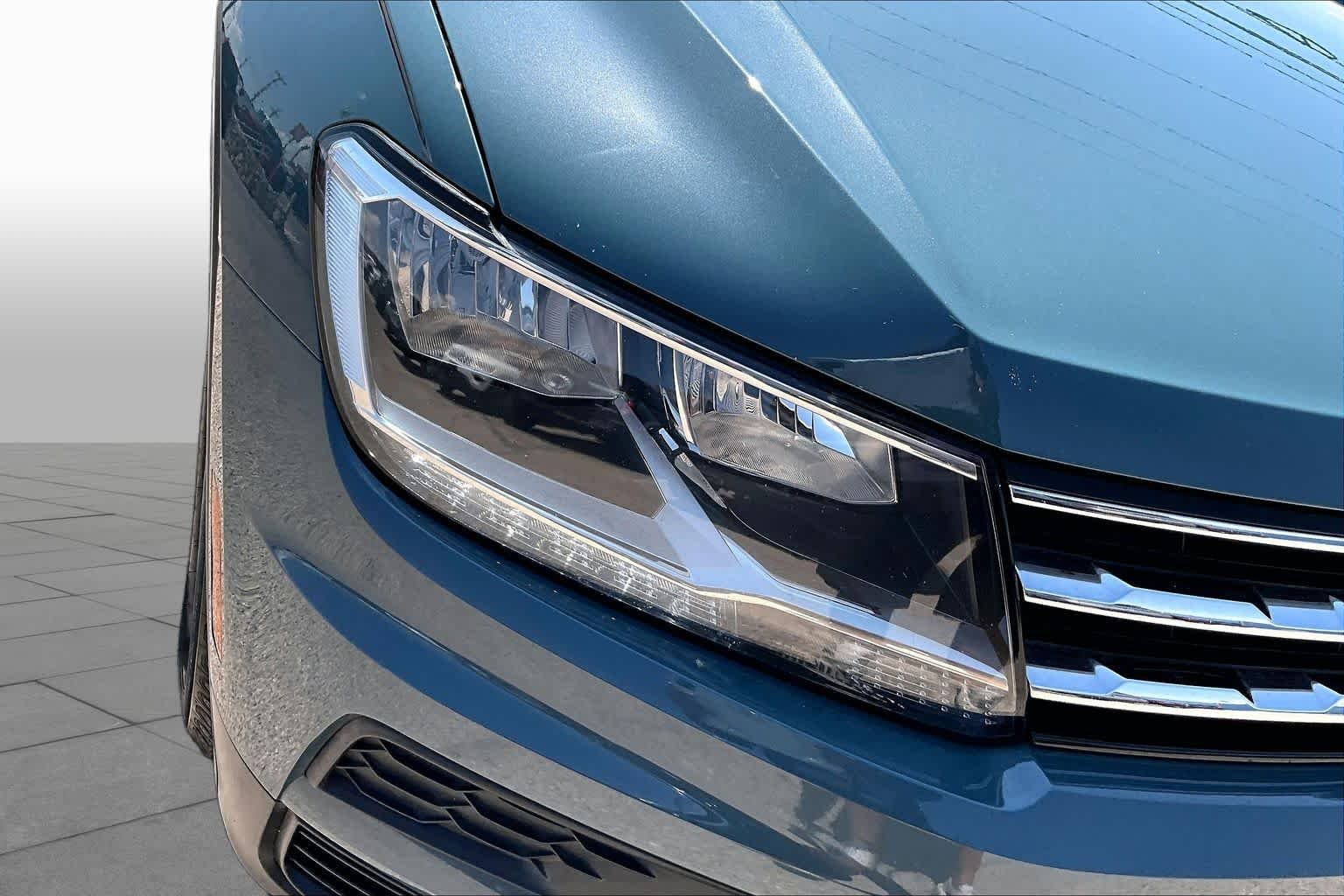 Used 2020 Stone Blue Metallic Volkswagen SE image 28