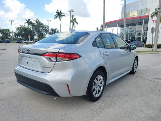 Certified Used 2024 CLASSIC SILVER METALLIC Toyota  image 7