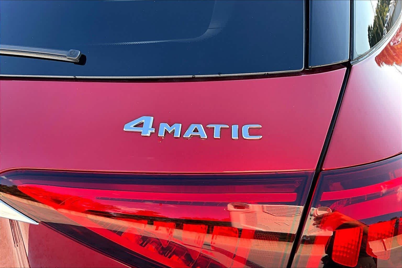 Used 2022 MANUFAKTUR Cardinal Red Metallic Mercedes-Benz GLE 350 image 10
