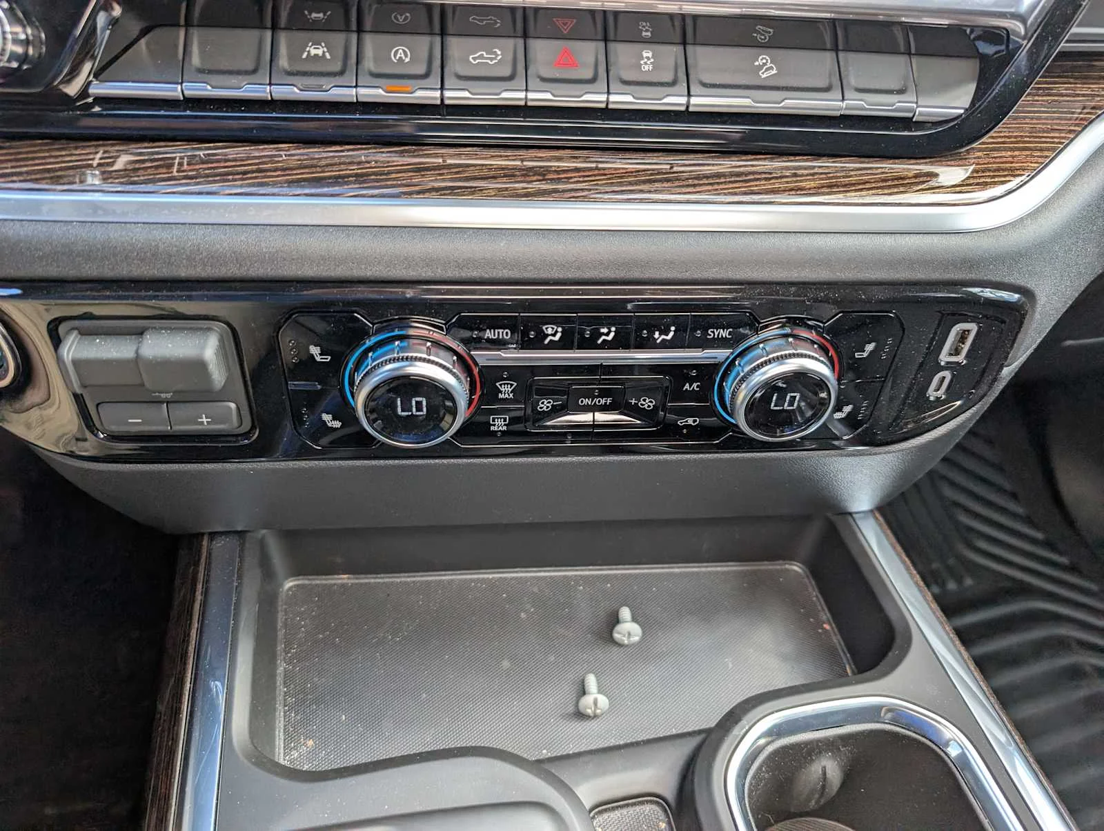 New 2026 Sterling Metallic GMC Elevation image 27