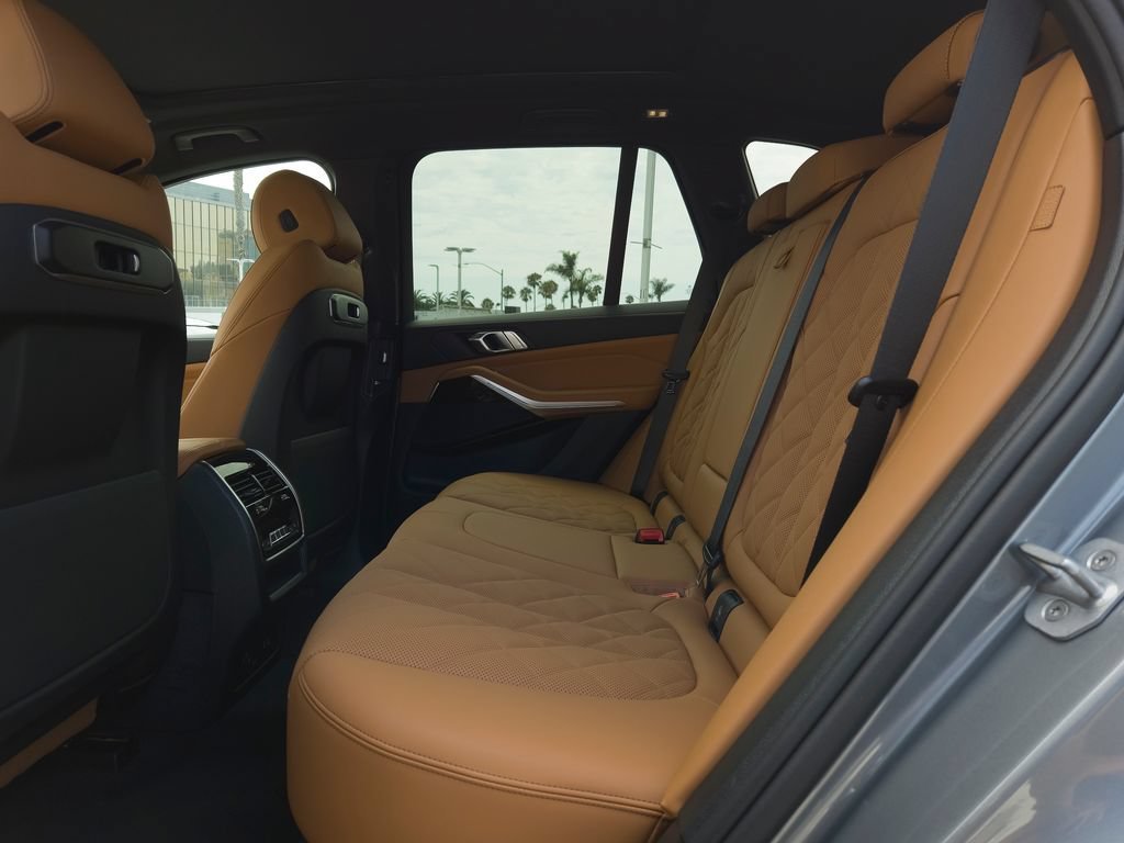 New 2026 Skyscraper Grey Metallic BMW xDrive50e image 8