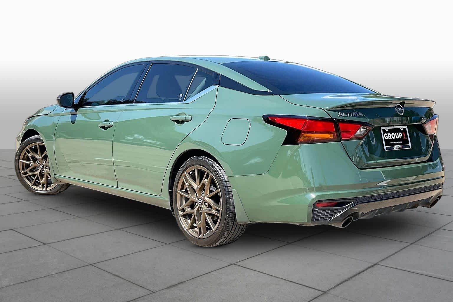 2025 Nissan Altima SR - Photo 12
