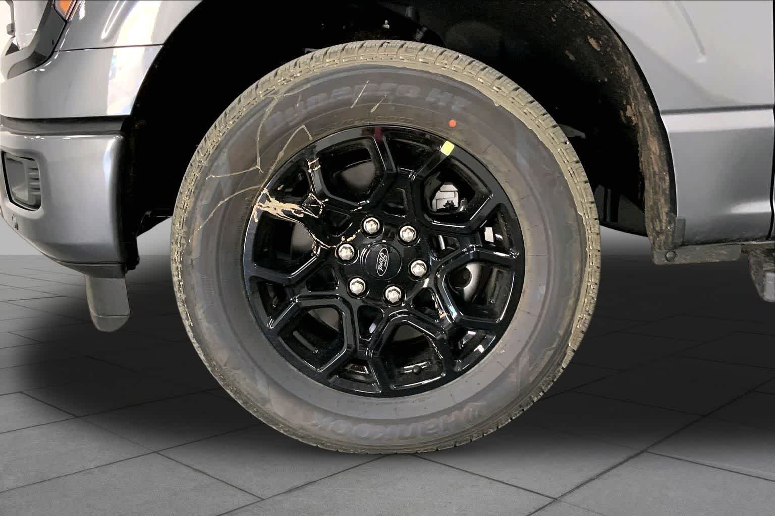 New 2026 Carbonized Gray Metallic Ford XLT image 8