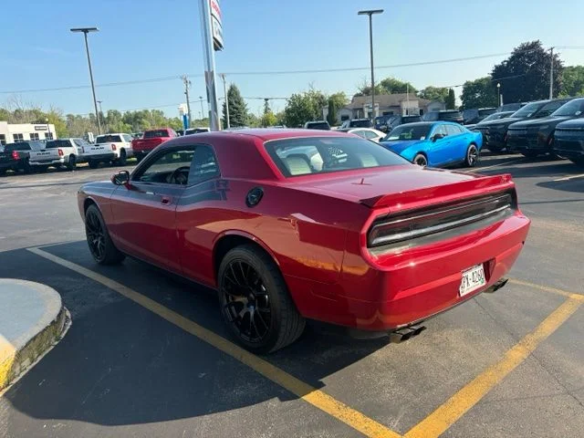Used 2009 Inferno Red Crystal Pearl Dodge R/T image 4