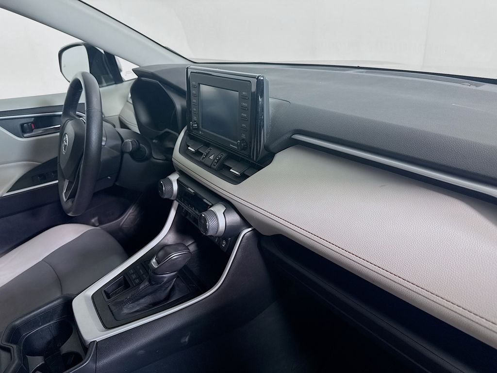 Used 2021 Silver Sky Metallic Toyota XLE Premium image 28