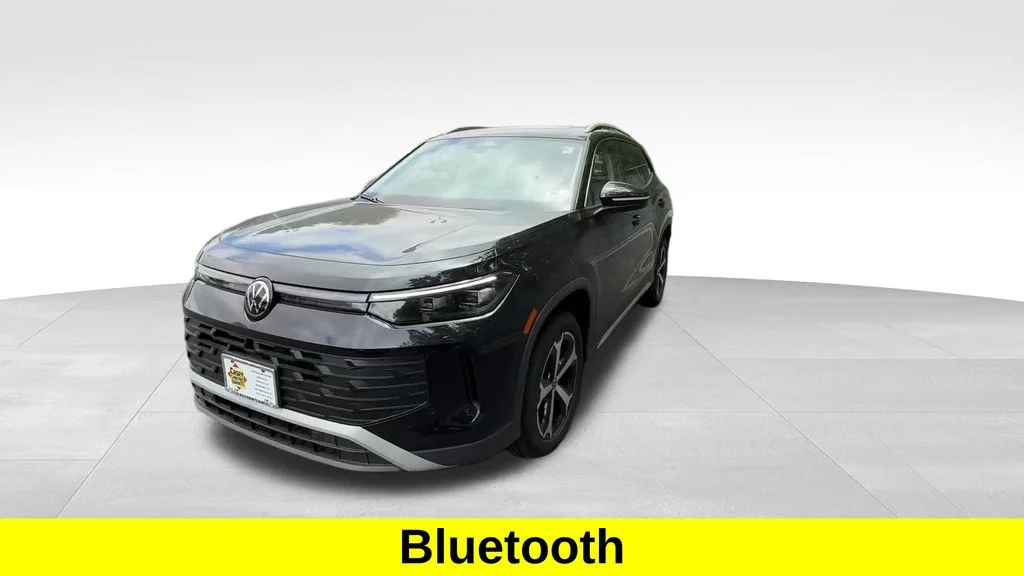 New 2026 Deep Black Pearl Volkswagen SE image 2