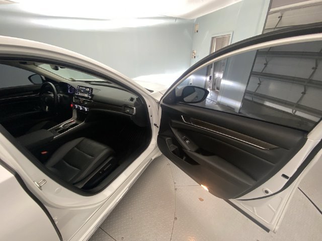 Used 2019 White Honda Touring 2.0T image 24