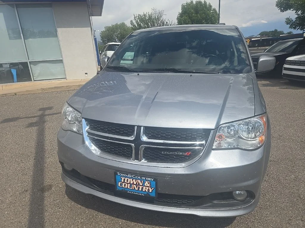 Used 2019 Silver Dodge SXT image 8
